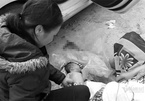 Sản phụ người H'Mông sinh con trên ô tô đi bệnh viện