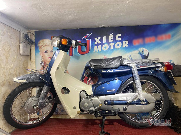 Honda Super Cub hơn 10 năm tuổi giá 200 triệu đồng tại Hà Nội