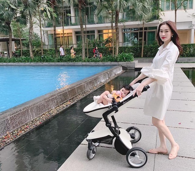 Hoa hậu Đặng Thu Thảo xinh đẹp, viên mãn tuổi 30 bên chồng và 2 con