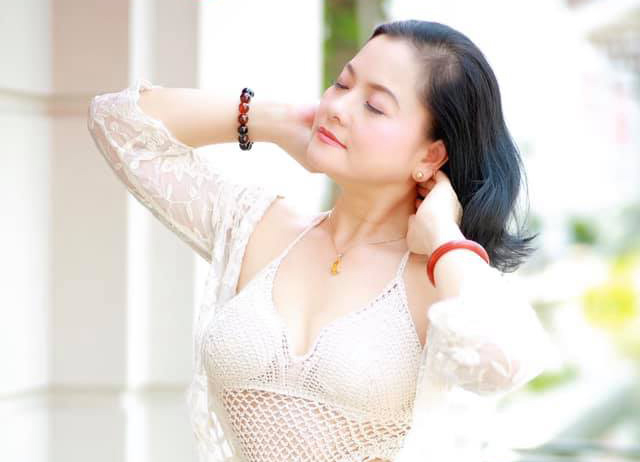 Ngỡ ngàng nhan sắc tuổi 52 của NSND Thu Quế
