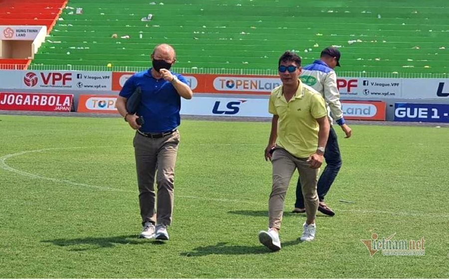 Thầy Park làm 'lộ' căn cứ tập của tuyển Việt Nam, chuẩn bị đi UAE