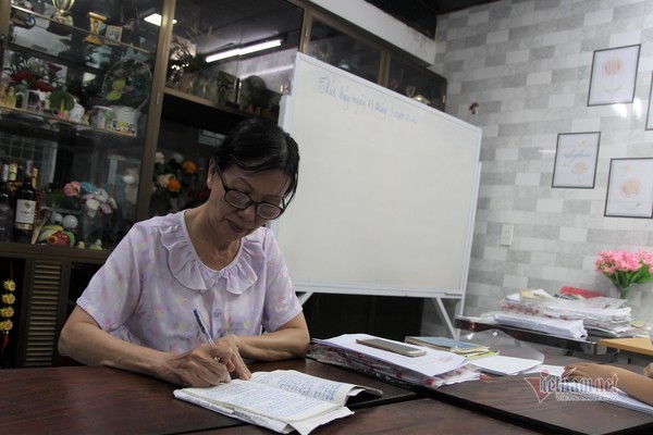 Lớp học miễn phí của bà giáo về hưu ở Đà Nẵng