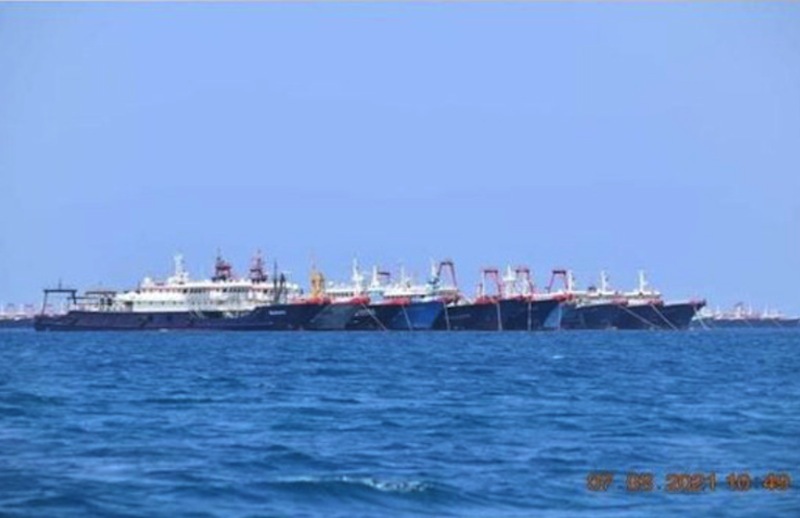 Hàng trăm tàu Trung Quốc tụ về một nơi ở Biển Đông, Philippines lo ngại