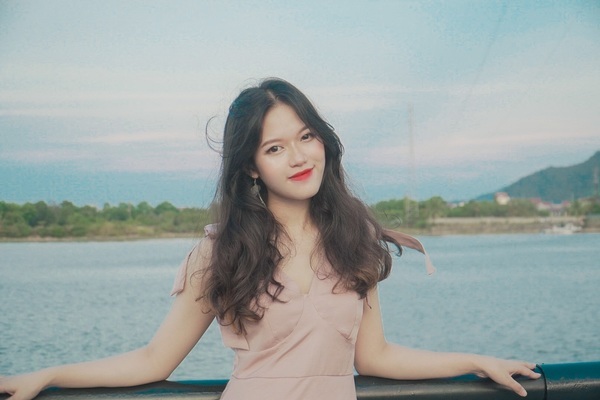 Cô giáo tương lai xinh như hot girl: 'Chỉ đẹp thôi chưa đủ để thành công'