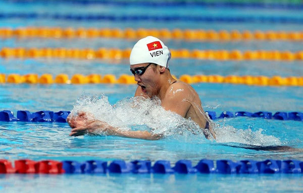 Swimmers compete at home, hope to win Olympic berths