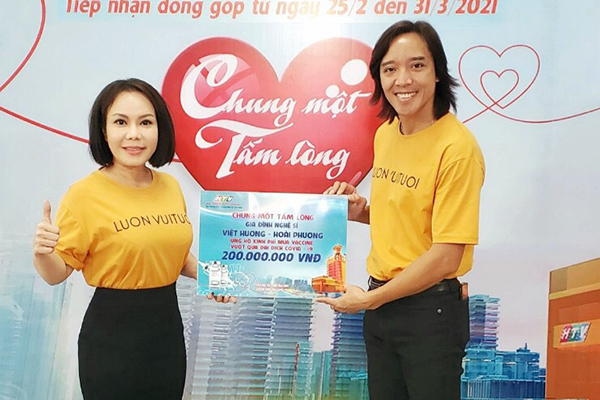 Vợ chồng Việt Hương ủng hộ 200 triệu mua vaccine Covid-19