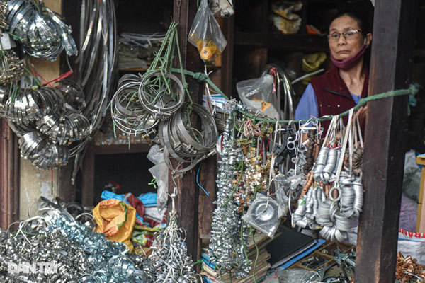 Unique flea market famous for cheap and abundant spare parts