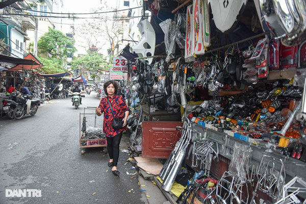 Unique flea market famous for cheap and abundant spare parts