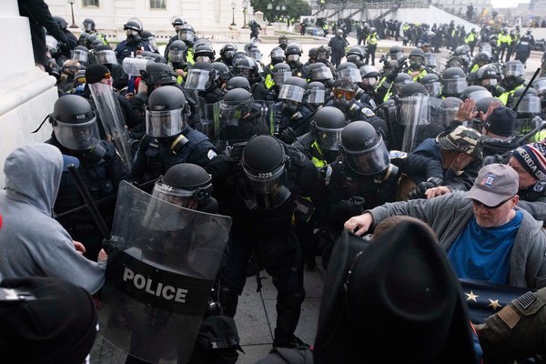 Vụ bạo động đồi Capitol bóc trần mầm mống cực đoan trong cảnh sát Mỹ