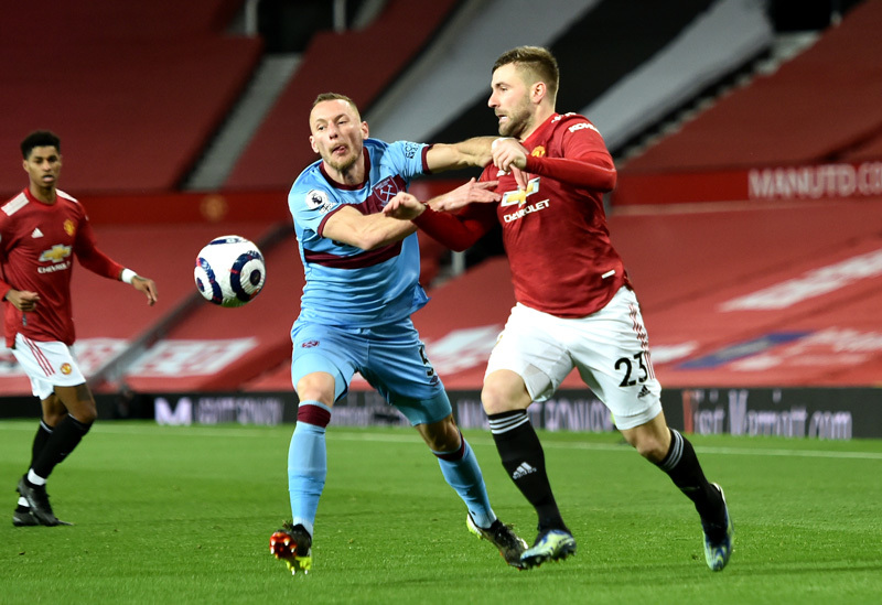 Luke Shaw 'lên đồng', MU lập tức thưởng nóng