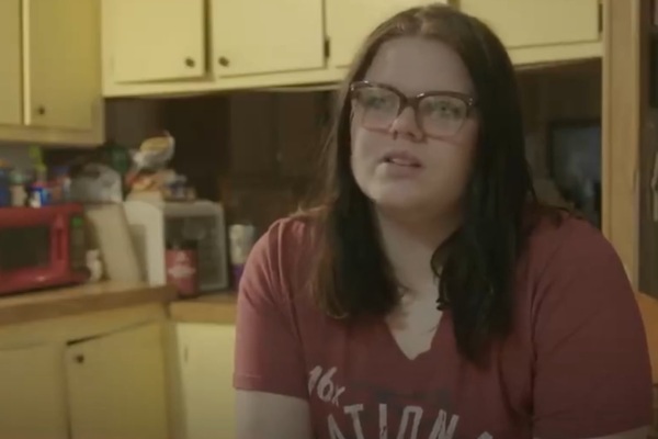 Cuộc sống của cô gái luôn toát ra mùi cá ươn