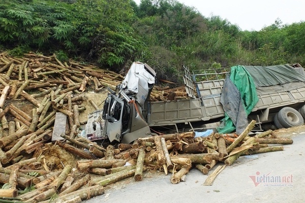 Phó Thủ tướng chia buồn với gia đình nạn nhân vụ tai nạn ở Thanh Hoá