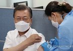 Tổng thống Hàn Quốc tiêm vắc-xin ngừa Covid-19