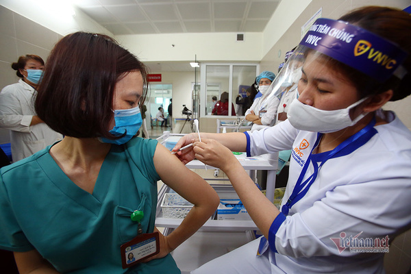 Hơn 55.000 người Việt Nam đã tiêm chủng vắc xin Covid-19 an toàn