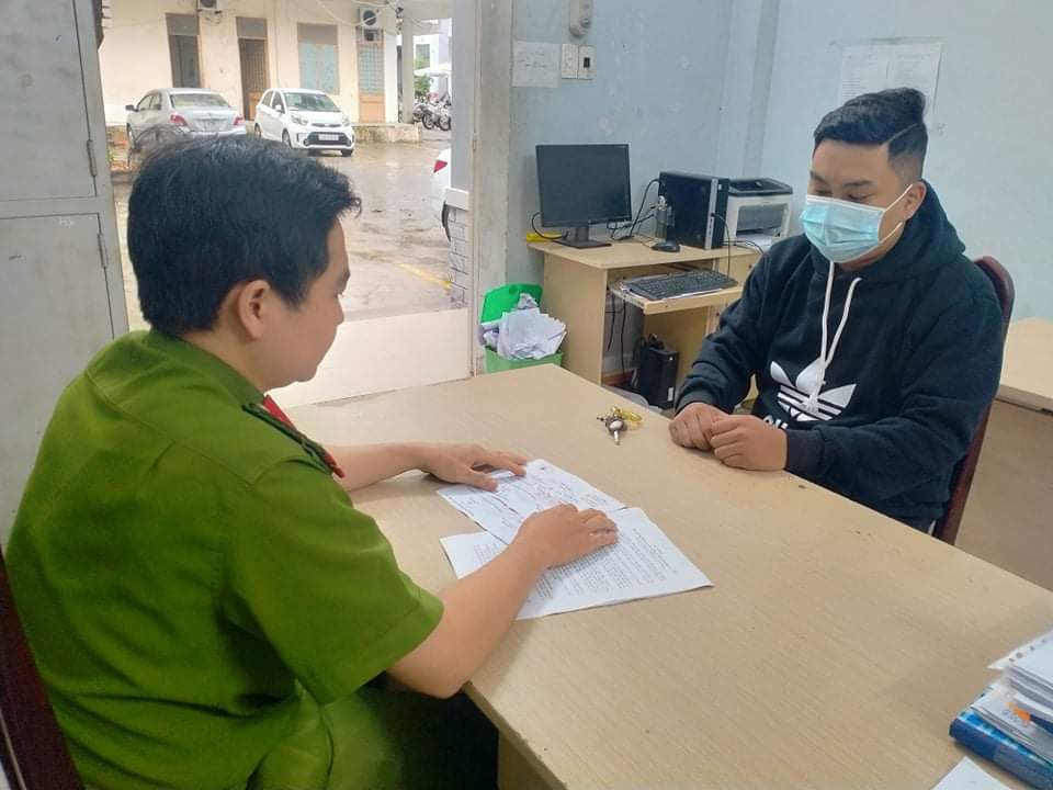 Bán điện thoại để trả nợ, thanh niên bịa chuyện bị cướp