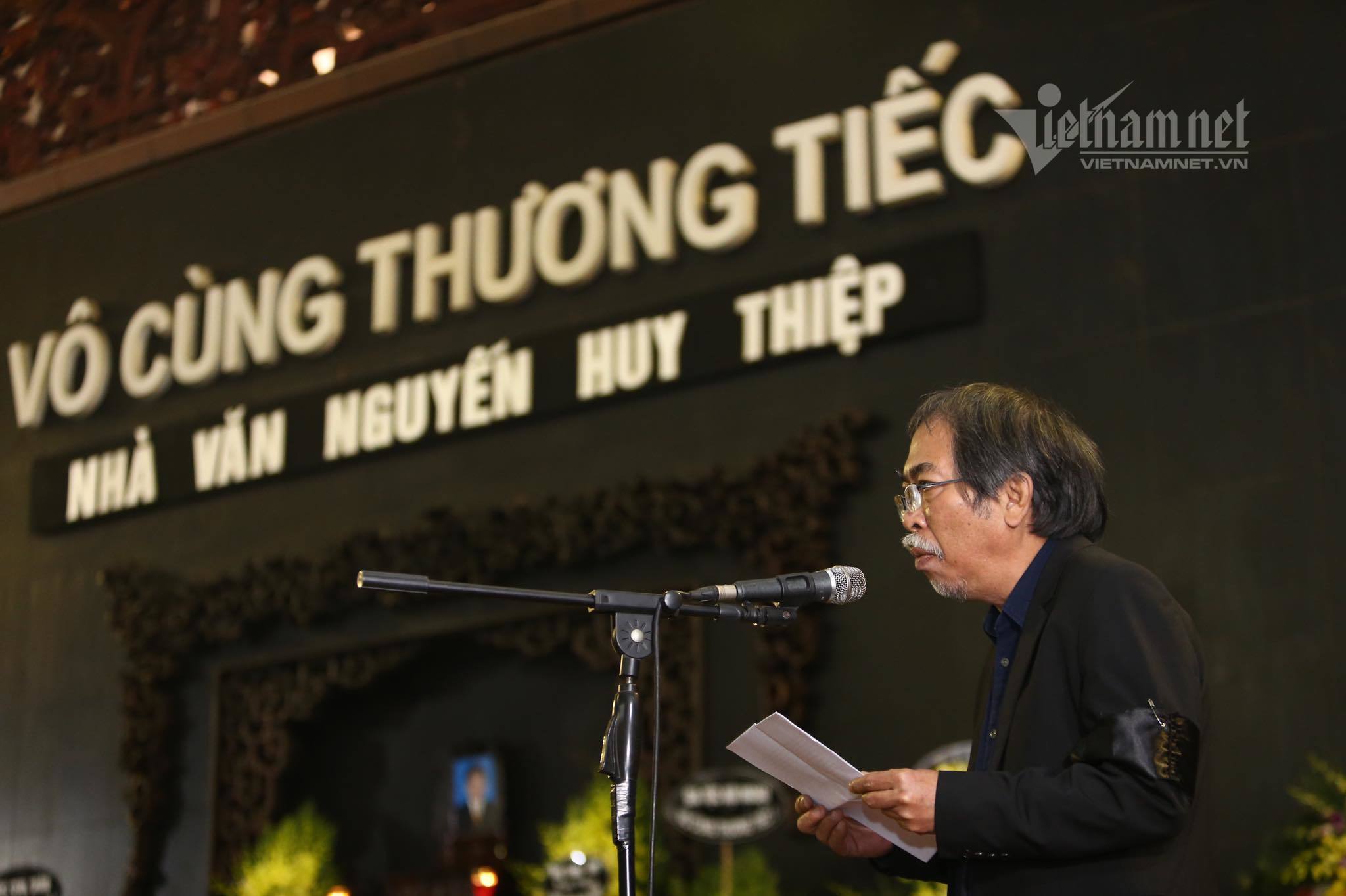 Nhiều văn nghệ sĩ đến tiễn biệt tác giả 'Tướng về hưu' Nguyễn Huy Thiệp