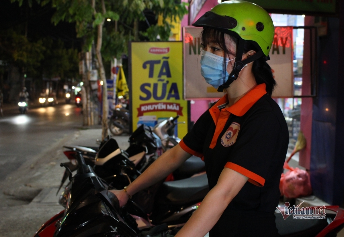Nhóm bạn trẻ Sài Gòn đêm ra đường cứu người gặp tai nạn