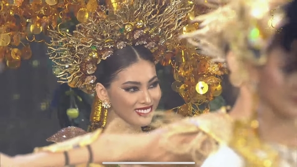 Miss Grand 2020: Ngọc Thảo nổi bật phần thi trang phục nặng gần 30 kg
