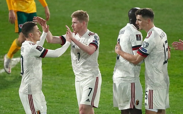 De Bruyne, Lukaku giúp Bỉ vùi dập Wales trận khai màn