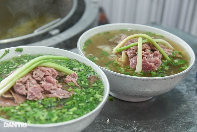 Lạ lùng con ngõ ẩm thực đủ 'Sướng', 'Nhàn', 'Vui', 'Sân si' ở Hà Nội
