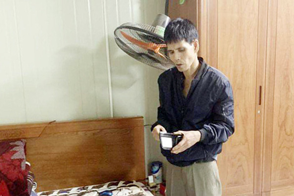 Bị vợ bỏ vì thường xuyên ăn trộm và có đam mê đi tẩm quất