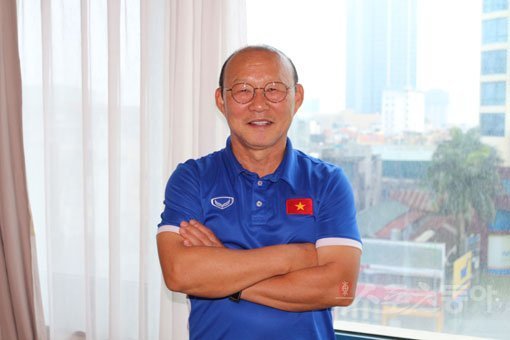 Thầy Park tiết lộ điều tuyệt vời và ‘đáng quên’ trên báo Hàn Quốc