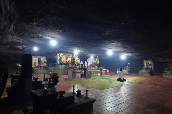 Cave Pagoda on Ly Son Island attracts visitors