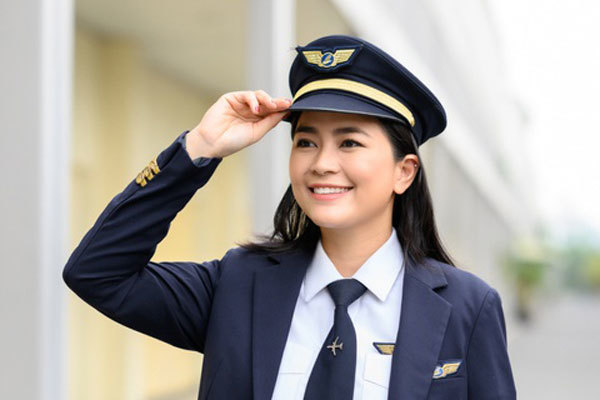 Diễn viên Diệu Thúy bỏ showbiz, tốn 6 tỷ đồng để trở thành phi công