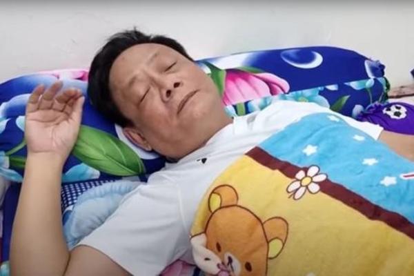 Nghệ sĩ hài Tấn Hoàng cấp cứu vì làm việc quá sức