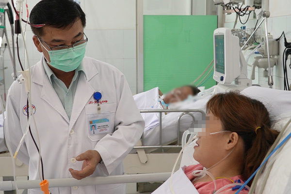 Người phụ nữ liệt toàn thân, suy hô hấp vì rắn hổ mang cắn