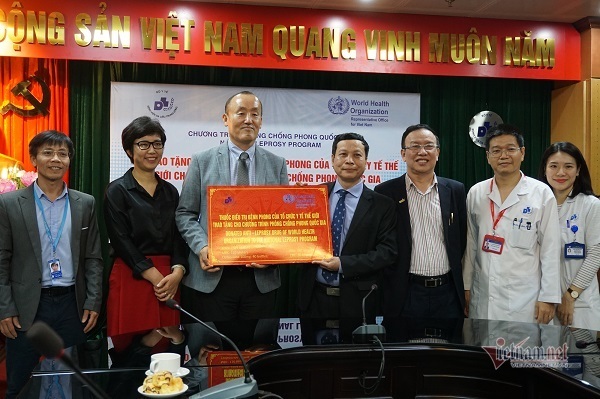 WHO trao tặng thuốc điều trị cho bệnh nhân phong Việt Nam