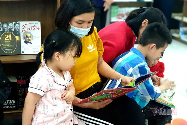 'Muốn con em yêu sách, bản thân bố mẹ phải yêu sách đầu tiên'