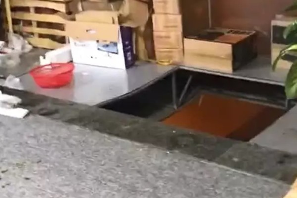 Hà Nội: Thủng trần tòa nhà chung cư, đôi nam nữ rơi xuống đất nguy kịch