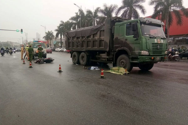 Xe tải va chạm xe máy, người phụ nữ ở Hải Dương tử vong thương tâm