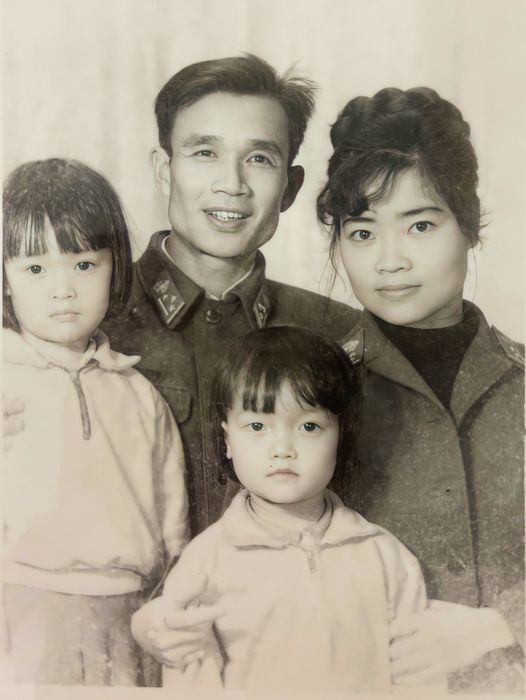BTV Trần Quang Minh hạnh phúc, vui vẻ bên vợ và 4 con trai