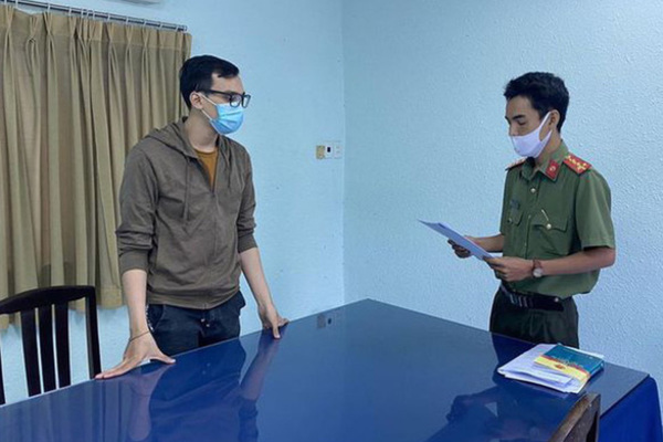 Nam tiếp viên làm lây lan dịch Covid-19 sắp hầu tòa