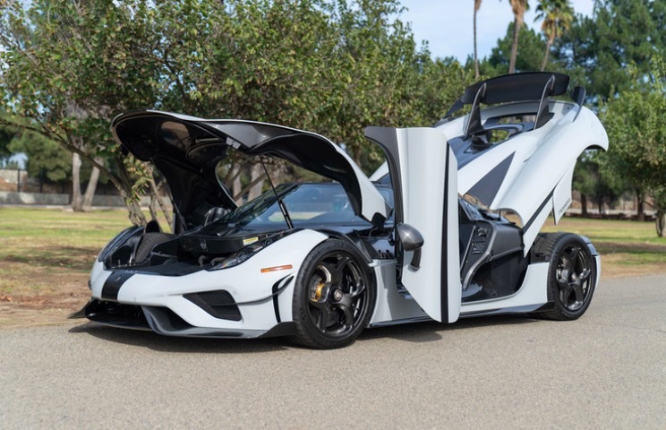 Những siêu xe có kiểu mở cửa độc lạ nhất lịch sử