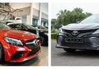 Chọn xe sang Mercedes-Benz C180 AMG hay tiện nghi Toyota Camry 2.5Q?