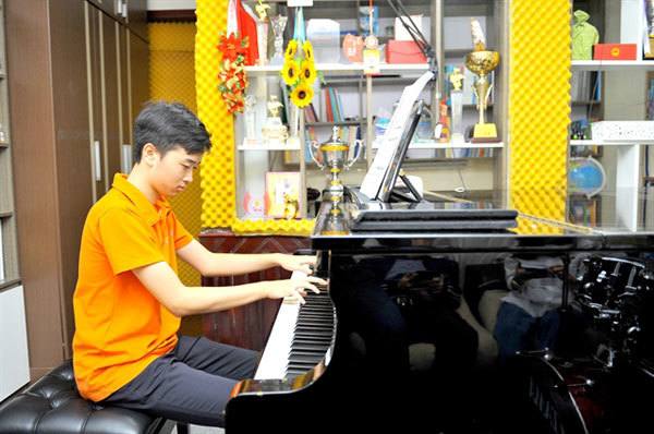 Highschool student excels in music and classes