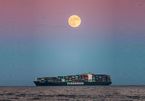 'Siêu trăng giun' góp phần giải cứu con tàu kẹt ở Suez