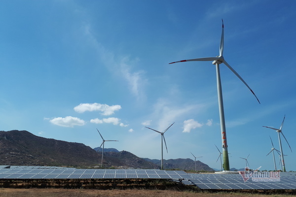 Vietnam to develop wind, solar power, but safety concerns exist