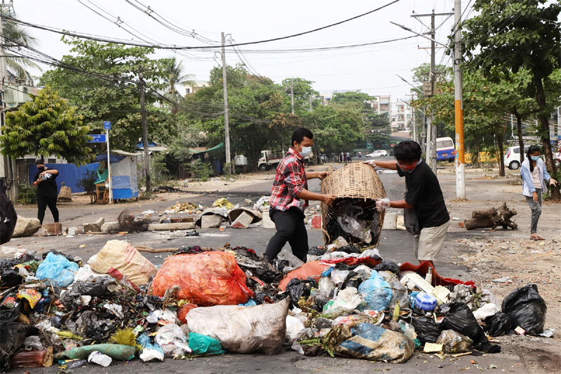 Người Myanmar 'đình công rác thải' phản đối chính quyền quân sự