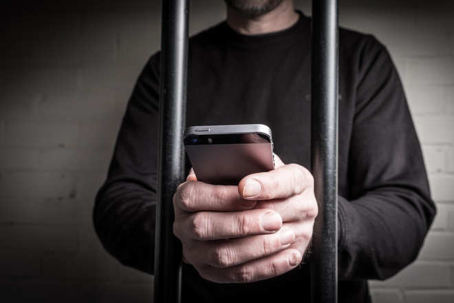 'Sau 37 năm ở tù, tôi cầm iPhone và không biết làm gì'