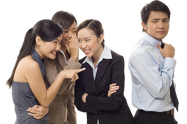 Bị lộ lương hơn nghìn 'đô', nhân viên tài chính chán nản nghỉ việc