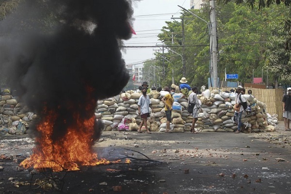 Mỹ sơ tán các nhà ngoại giao khỏi Myanmar