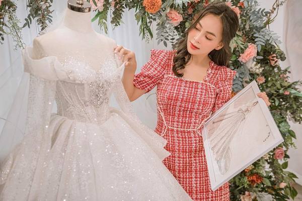 Váy cưới đính 80.000 viên pha lê của Mỹ Ngọc Bolero