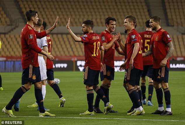 Thắng trận '3 sao', Tây Ban Nha chiếm ngôi đầu bảng