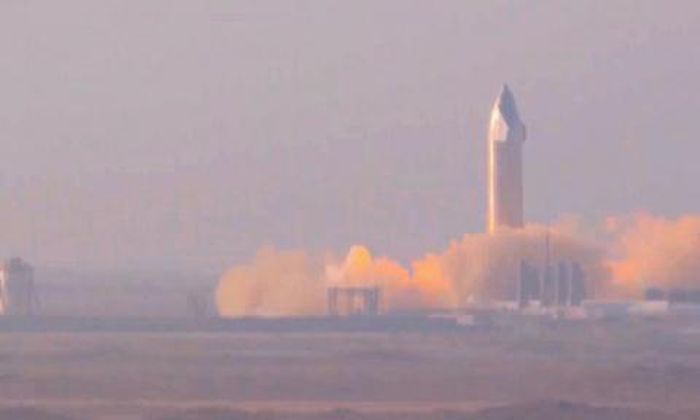 SpaceX thử nghiệm phóng lửa tĩnh trong sương mù dày đặc