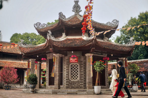 Lang - Hanoi's beautiful pagoda of exuberant greenery