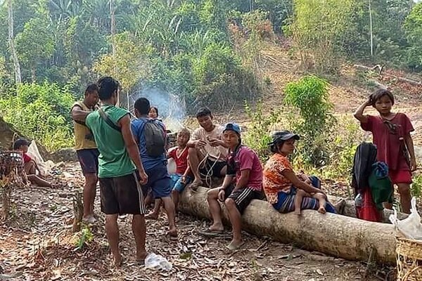 Nghìn người dân Myanmar vượt biên sang Thái Lan trong một ngày